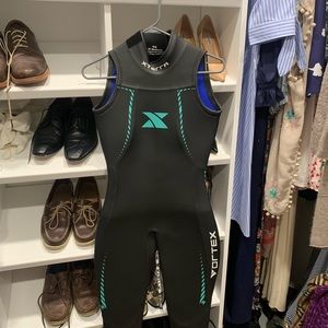 Xterra Vortex women’s sleeveless wetsuit- size Medium